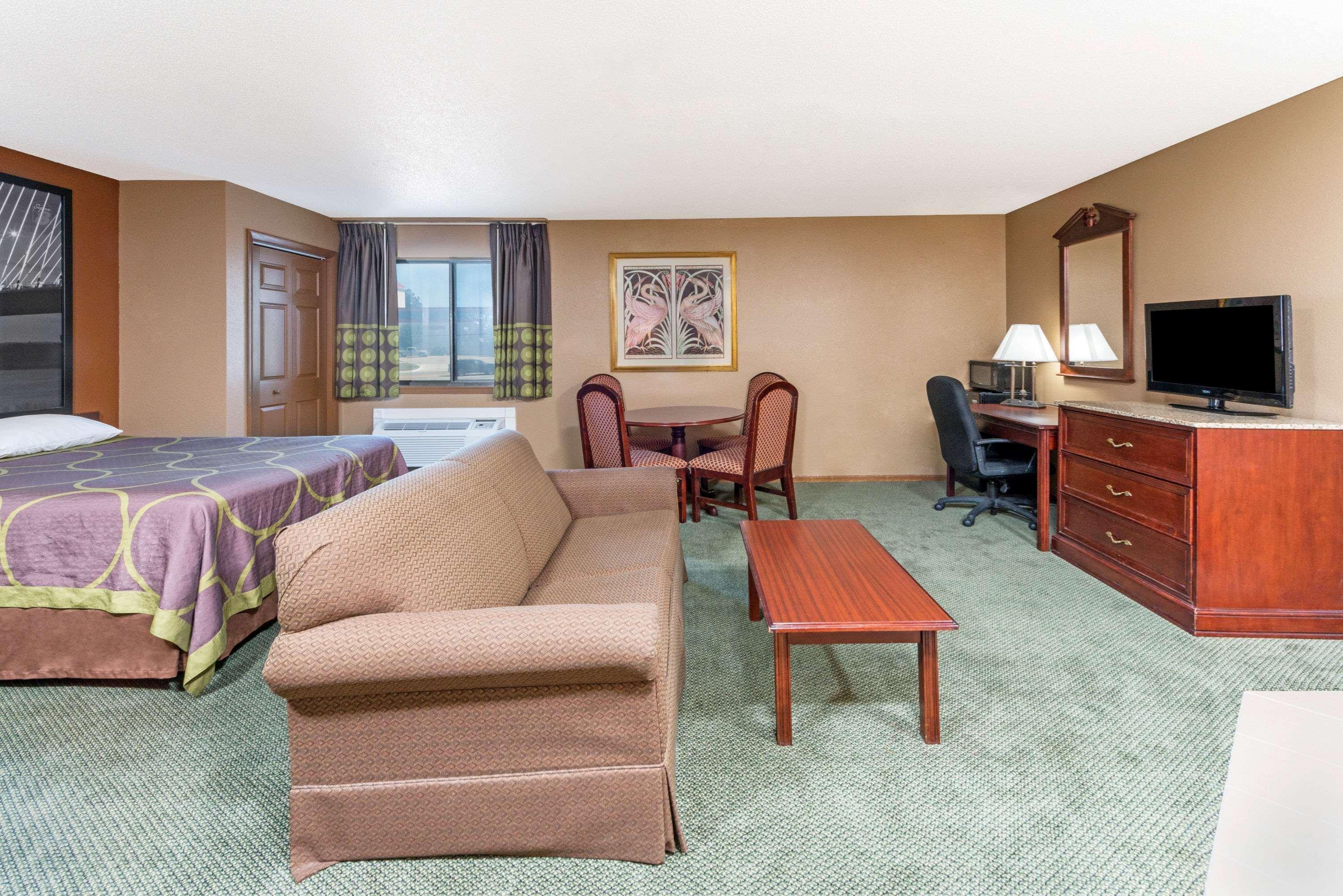 Super 8 By Wyndham Missouri Hotel